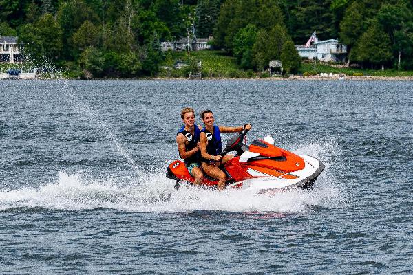 Yamaha VX 3-seater WaveRunner with powerful 125hp 4-stroke engine